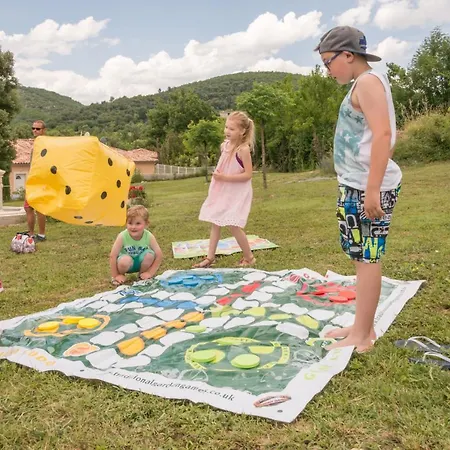 Camping Le Sous Bois*** * Saint-Maurice-dʼIbie